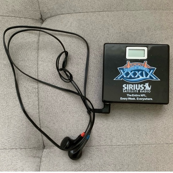 NFL (4) ITEMS SUPERBOWL XXXIX BUNDLE OFFICIAL TEE, PROGRAM,SEAT PAD & RADIO - Picture 14 of 16